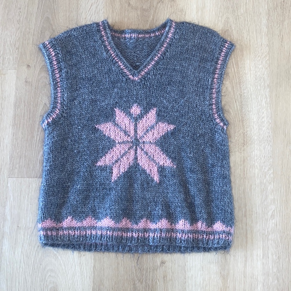 Iconic snowflake sweater vest!!!